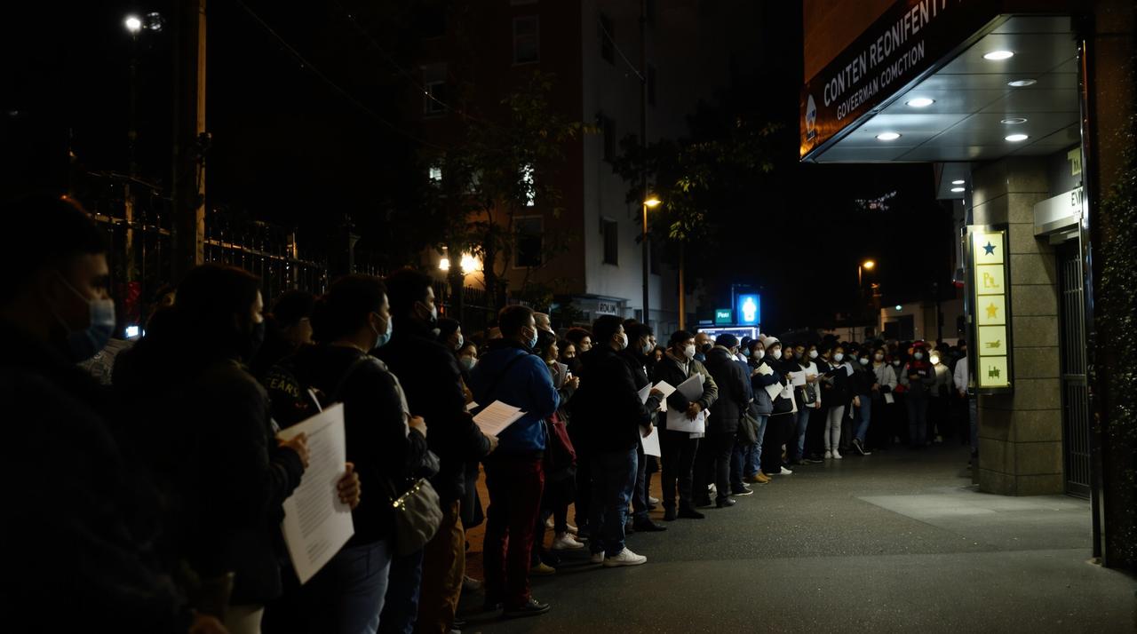 热门瓜 - 某城市学区房政策突变,数十万家长连夜排队办理入学手续 某城市学区房政策突变,数十万家长连夜排队办理入学手续